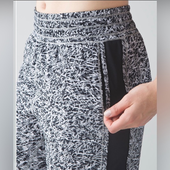 🖤 Lululemon For Love Crop 🖤 - Picture 4 of 7